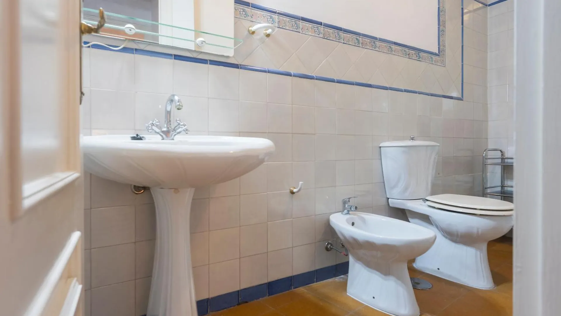 Apartamento En Puente Triana Seville Spain